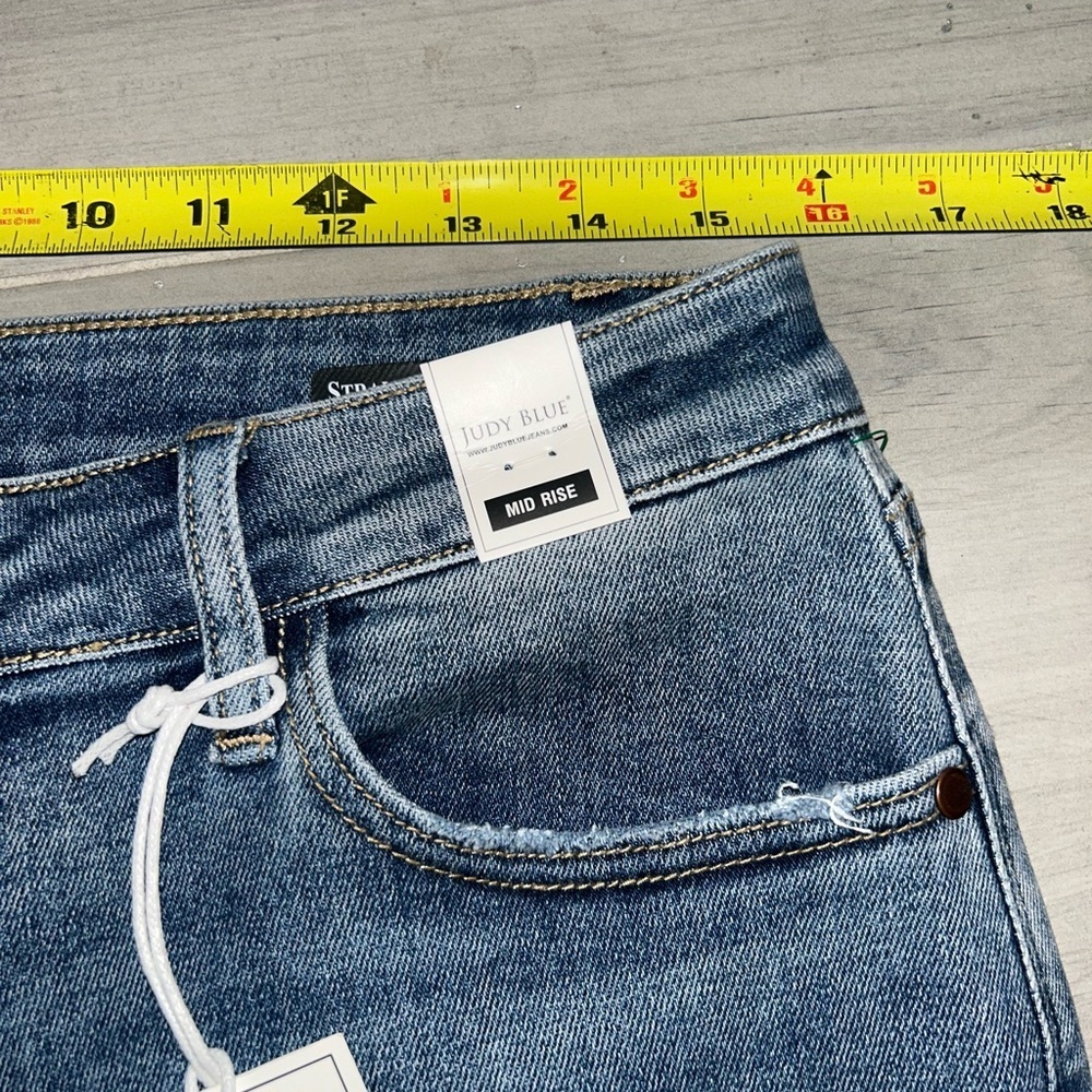 Judy Blue Mid Rise Heavy Distressed Straight Jeans Size 13/31 - Picture 9 of 10